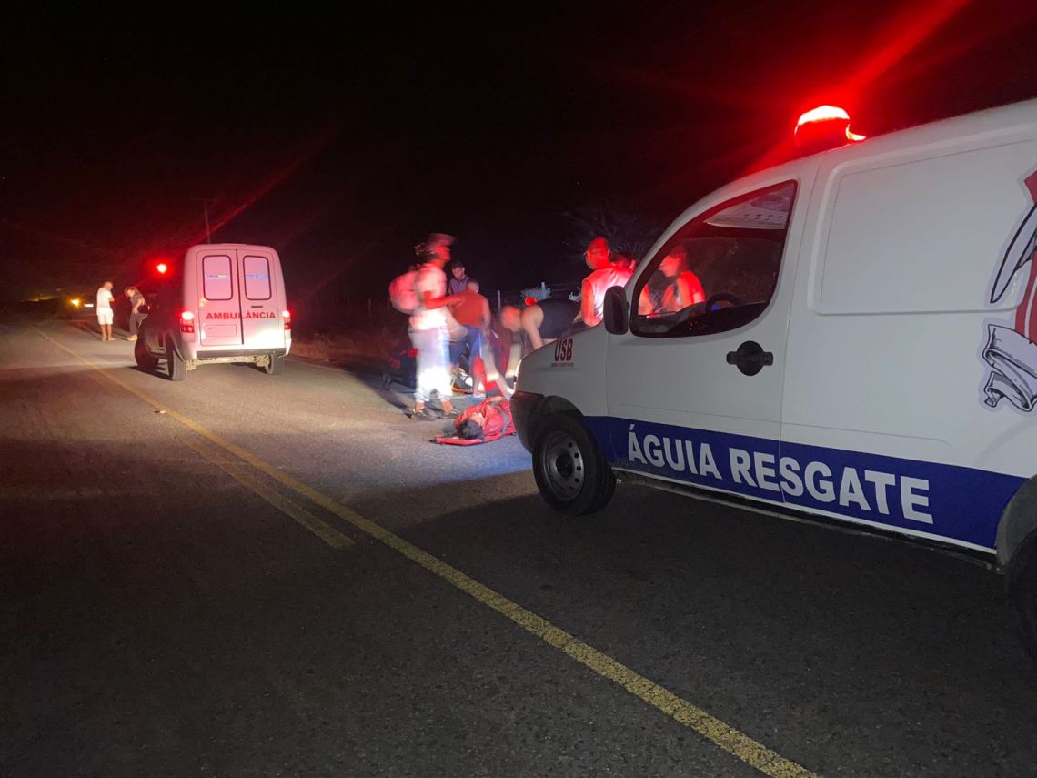 Coité — Homem e mulher ficam feridos em colisão envolvendo duas motocicletas na BA-411