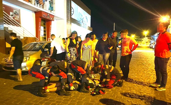 Mulher fica ferida após bater em porta de carro próximo a Pizzaria em Conceição do Coité
