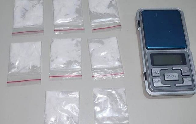 Polícia apreende motocicleta e papelotes de cocaína após perseguição a suspeitos em Conceição do Coité