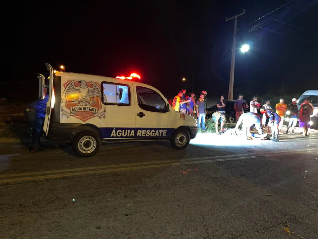 Homem fica gravemente ferido após colisão entre motocicleta e carro BA-120, em Conceição do Coité