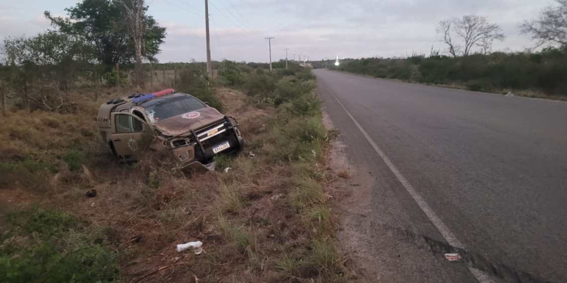 Coité – Viatura da PM capota na BA-411 quando seguia para uma diligência em Salgadália
