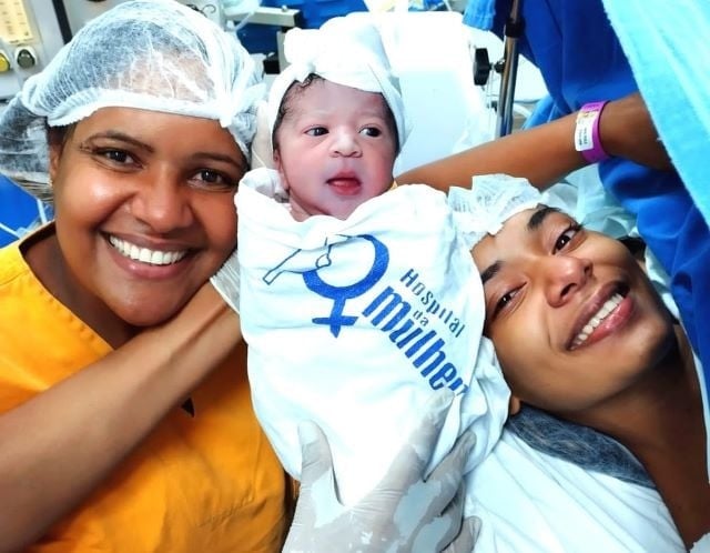 Primeira criança a nascer em 2024 na rede pública de Feira de Santana é uma menina