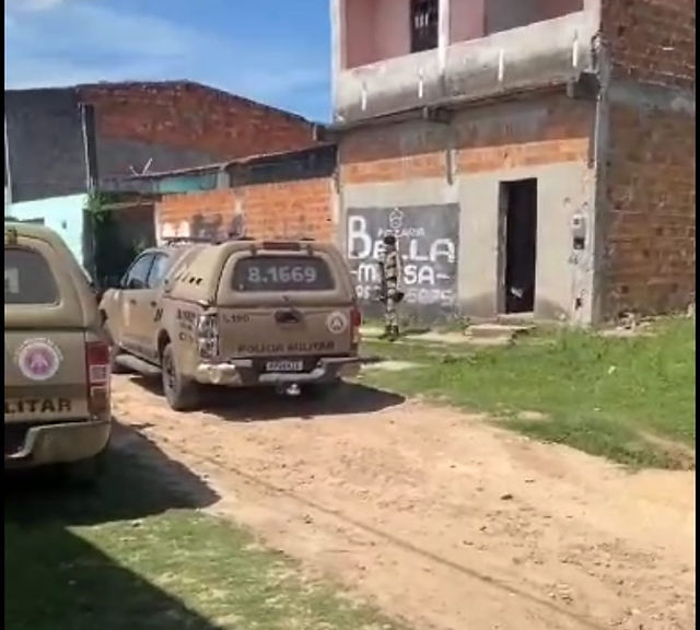 Quatro homens morrem após ação policial em Serrinha; No local haviam drogas e muitas armas