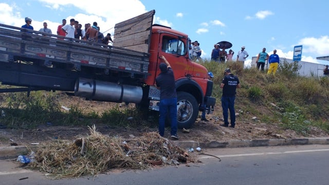 Homem é morto na cidade de Santa Bárbara enquanto dormia em cabine de caminhão