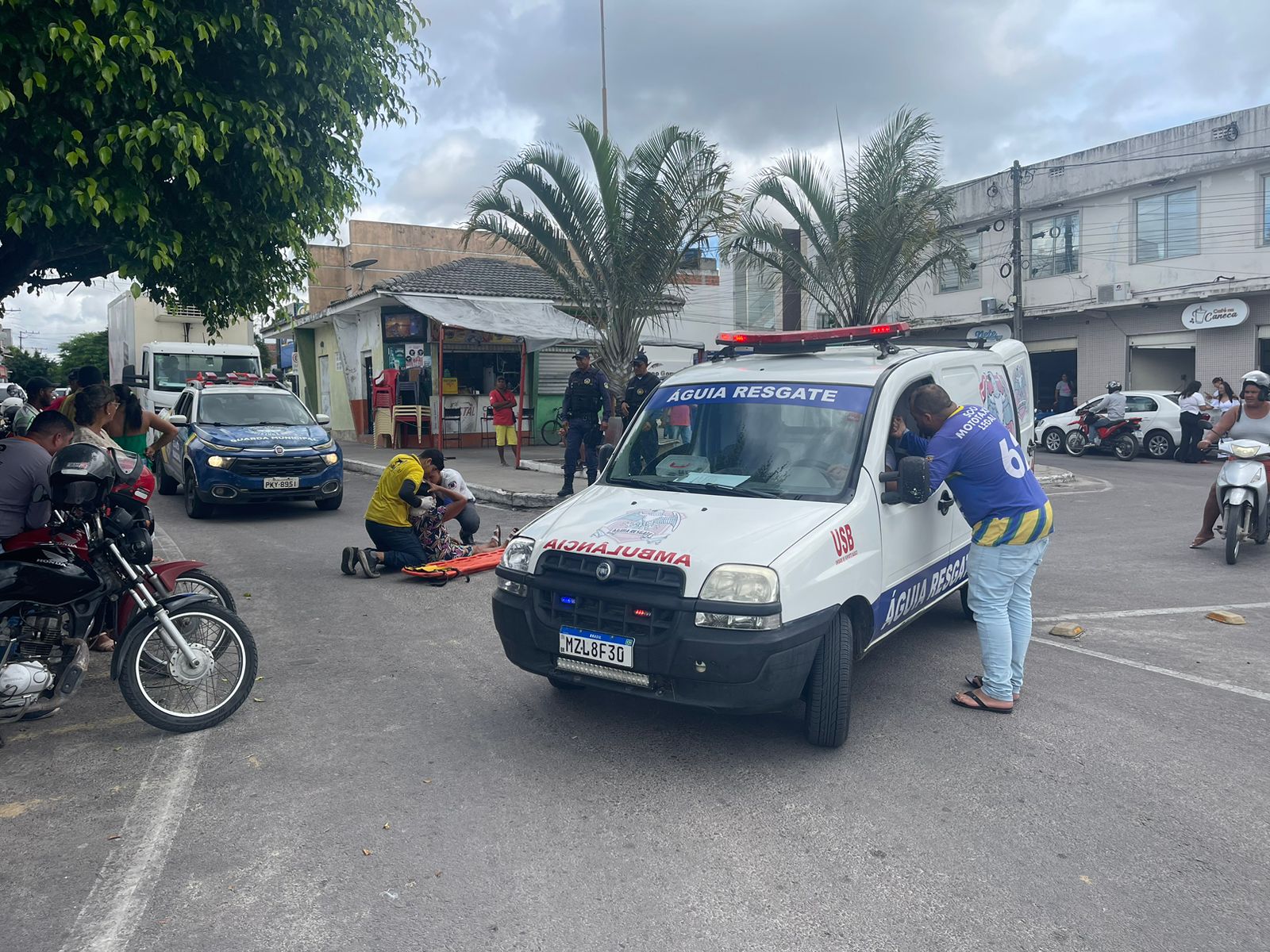 Idosa de 63 anos fica ferida após cair de garupa de moto em Conceição do Coité