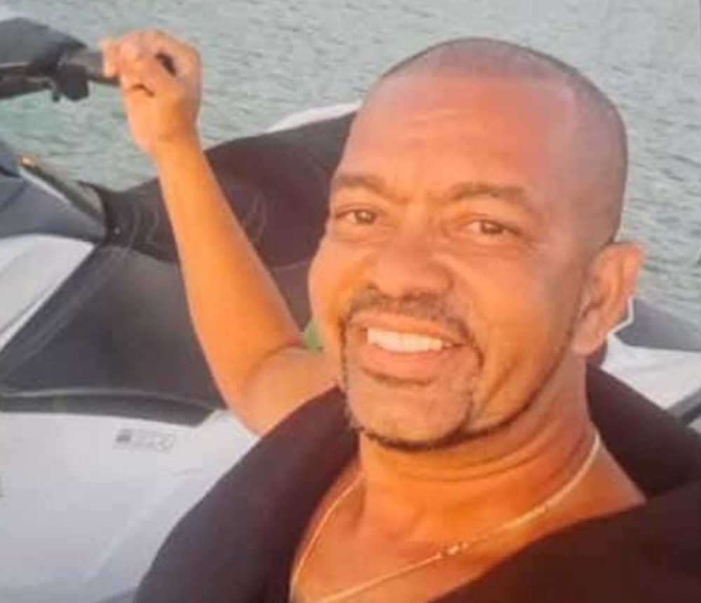 Homem tem moto roubada e é morto a tiros pelos suspeitos em avenida de Salvador