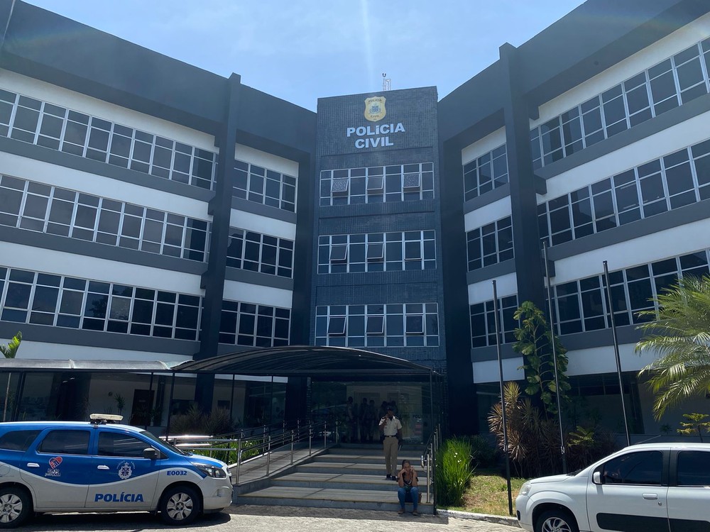 Mulher é morta a facadas em bairro periférico de Salvador; filho da vítima foi preso suspeito de cometer crime