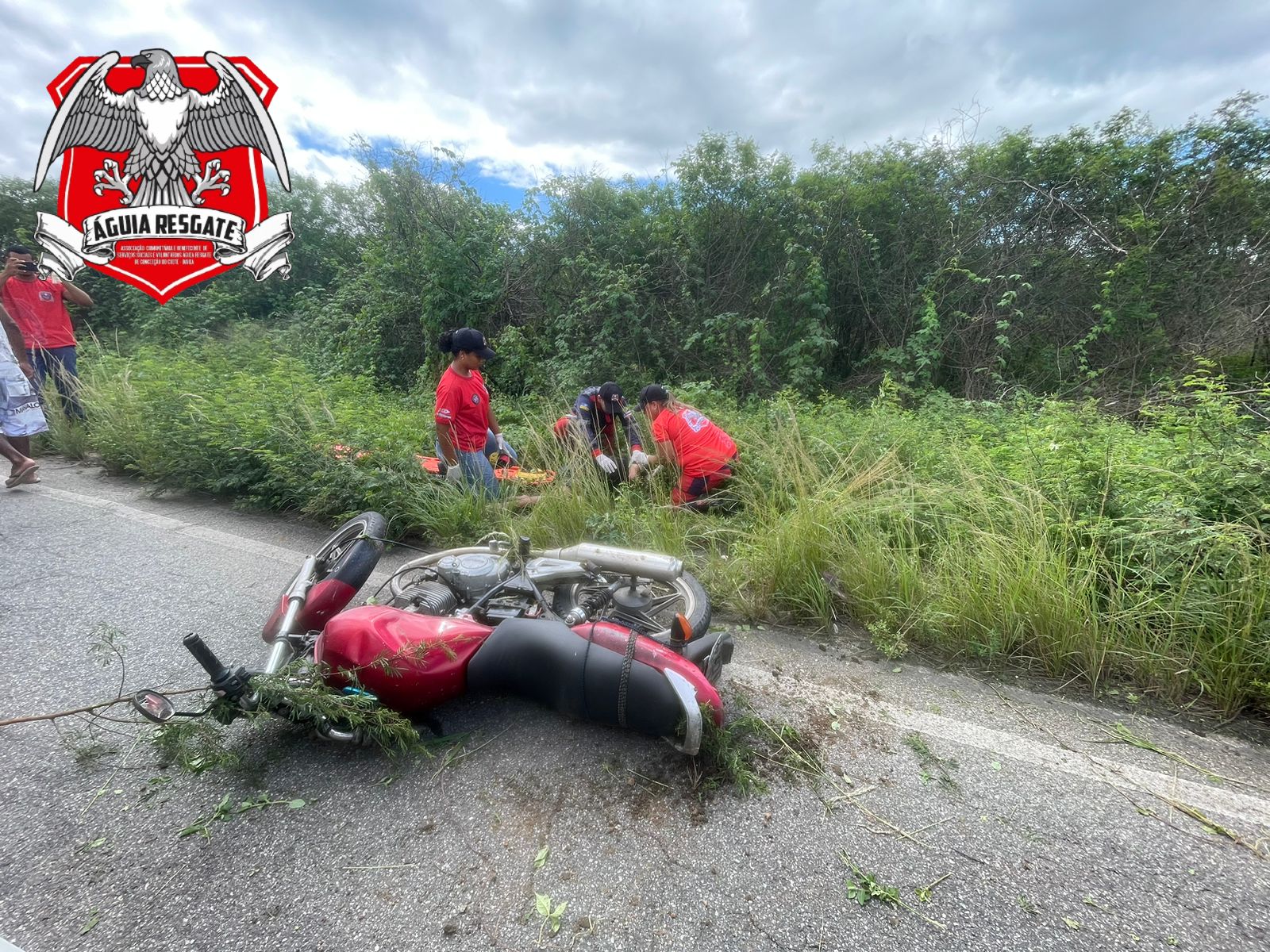 Motociclista fica ferido após perder controle de moto na BA-409, em Conceição do Coité