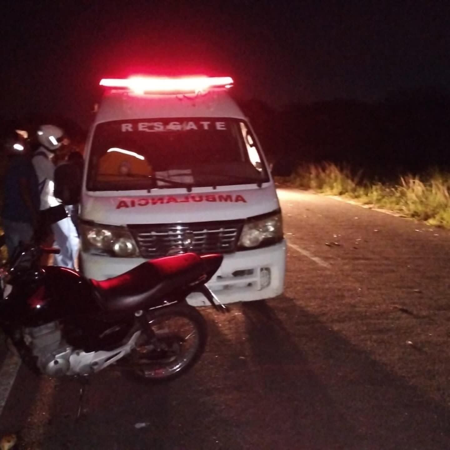 Motoqueiro fica gravemente ferido após batida entre carro e moto na BA-120, em Conceição do Coité