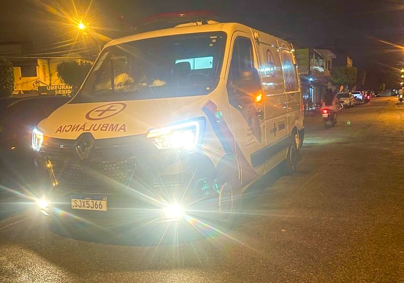 Mulher fica ferida após cair de moto em Valente