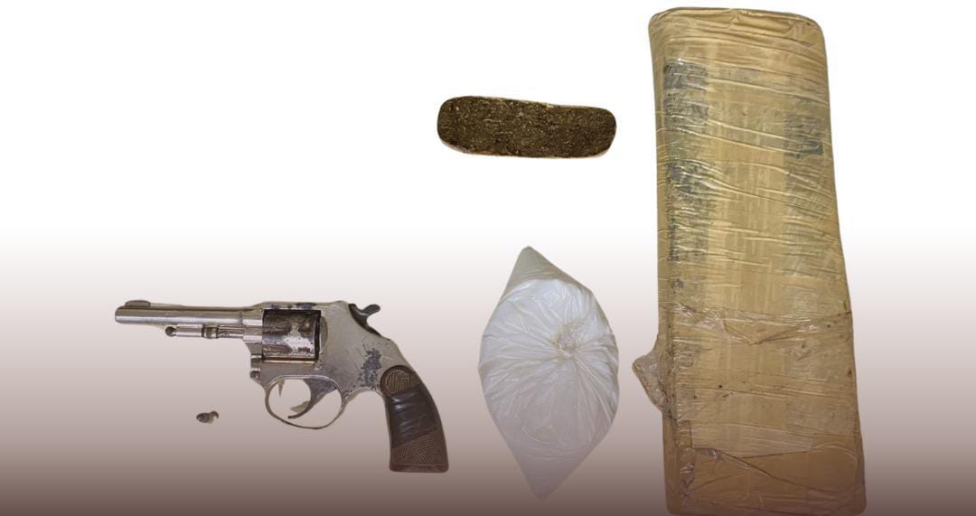 Após avistar a Polícia, homem foge e deixa arma de fogo, munições, e drogas na zona rural de Conceição do Coité