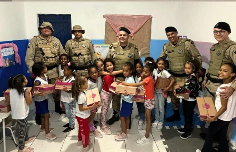 16° BPM realiza entrega de segunda remessa de calçados a crianças carentes dos bairros Treze e Bomba em Serrinha