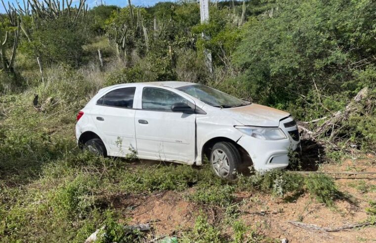 Carro capota na BA-411 entre Conceição do Coité e Distrito de Salgadália