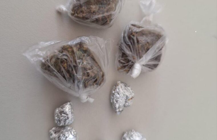 Jovem de 18 anos é preso com drogas em Serrinha