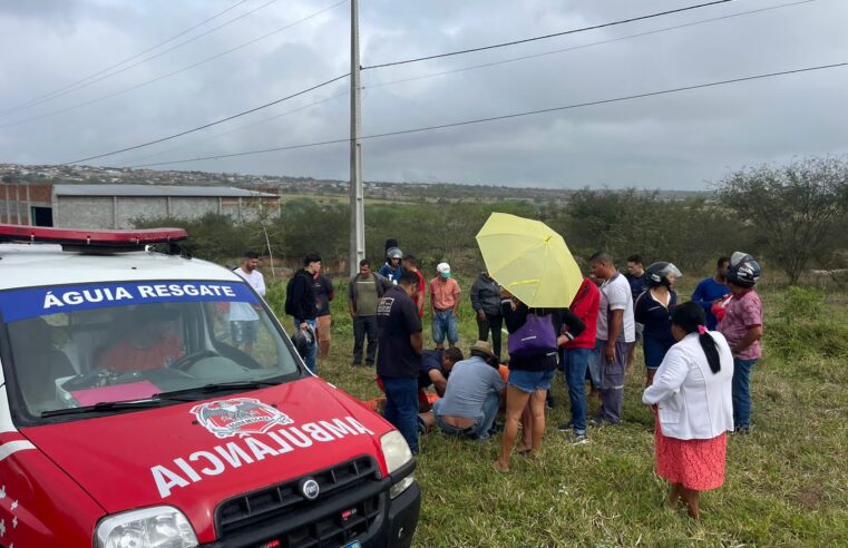 Dois jovens ficam feridos após motocicleta colidir em cavalo na BA-411, em Conceição do Coité
