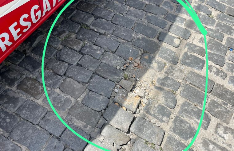 ACIDENTE DE MOTO: Motoqueira fica ferida após passar em cima de paralelepípedo solto em Conceição do Coité