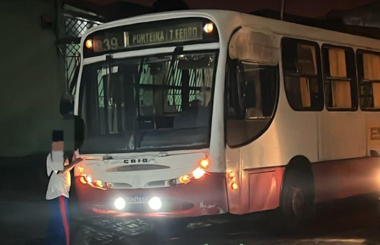 VÍDEO: Ônibus escolar tem falha nos freios e motorista evita tragédia em Conceição do Coité