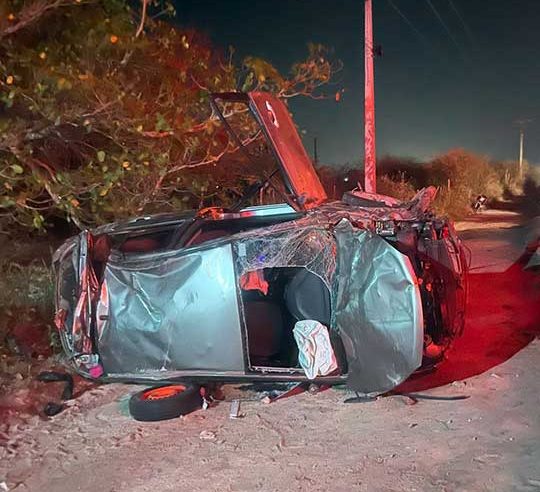 Casal coiteense sofre grave acidente após capotar carro na BA-120, trecho Santaluz e Valente
