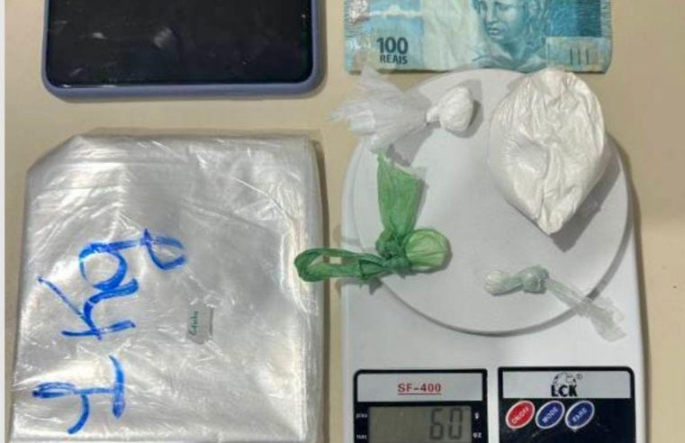Homem é preso com cocaína e motocicleta apreendida em Conceição do Coité