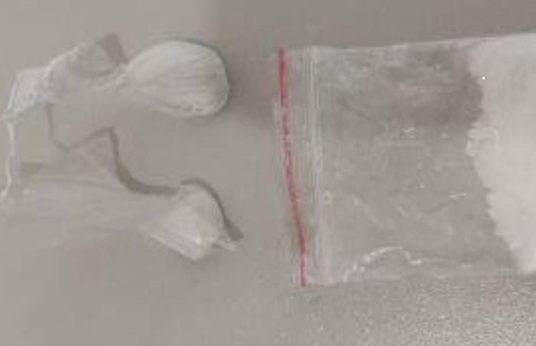 Homem é conduzido à Delegacia por porte de drogas em Serrinha