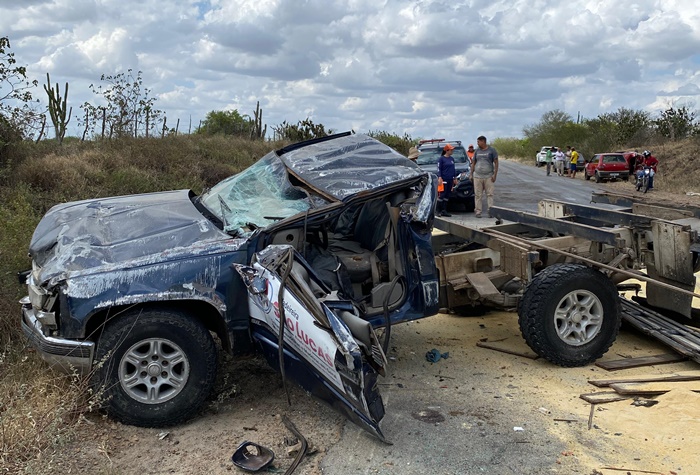 DISTRITO DE RIACHÃO: Colisão envolvendo Siena e Silverado na BA-120, deixa cinco feridos; um estado grave