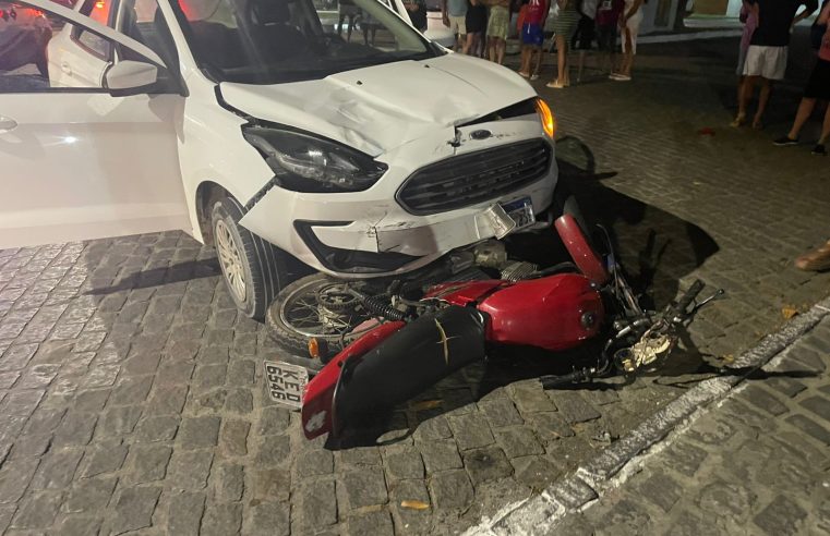 Colisão entre moto e carro deixa jovem ferido em Conceição do Coité