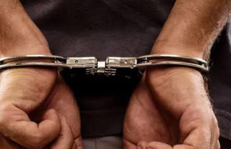 Homem de 27 anos é preso por importunação sexual, ameaça e violência doméstica em Serrinha, após invadir residências e causar pânico na comunidade
