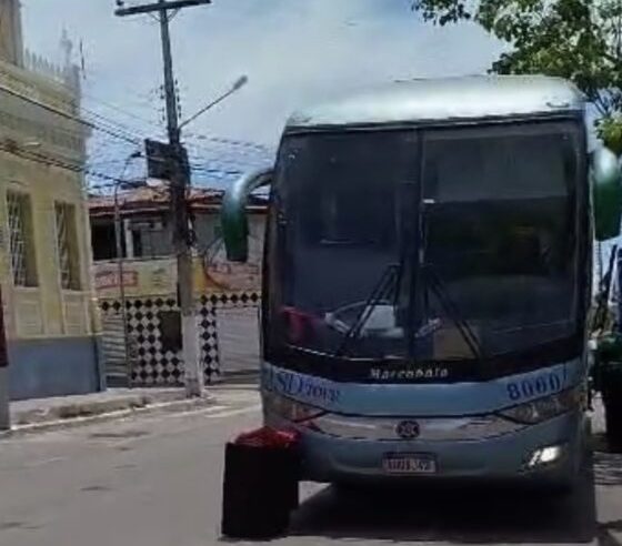 Homem tem celular de R$ 2800 furtado durante viagem entre São Paulo e Queimadas