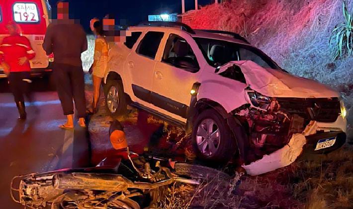 Acidente entre motocicleta e carro deixa dois homens feridos na BA-120, em Valente