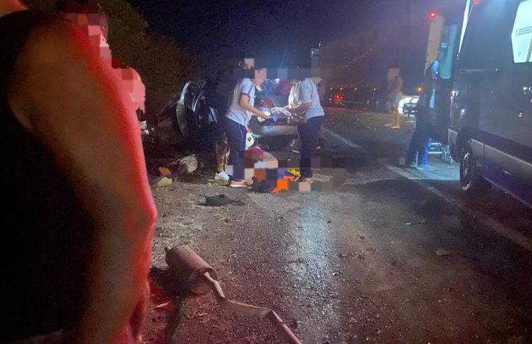 Grave Acidente na BR-116: Colisão entre carro de passeio e caminhão deixa duas vítima fatais no trecho entre Santa Bárbara e Serrinha
