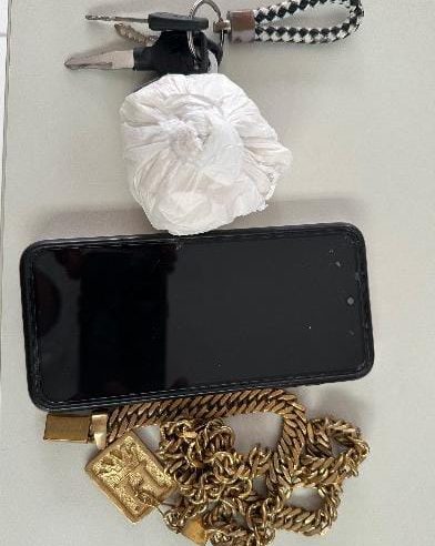 Homem é preso por tráfico de drogas e crime de trânsito durante abordagem policial em Serrinha