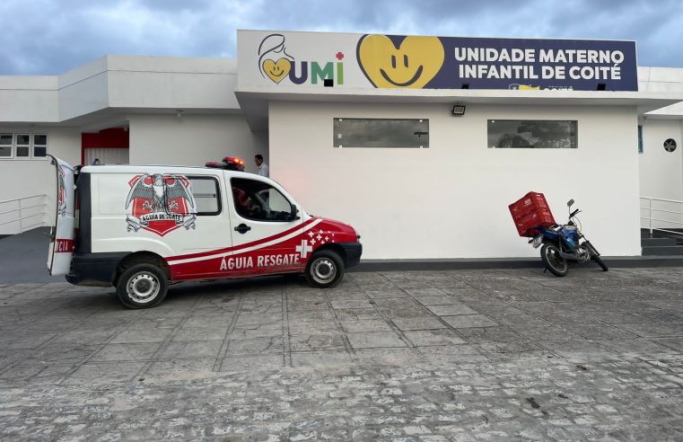 Dois adolescentes ficam feridos em acidente de moto em frente à maternidade em Conceição do Coité