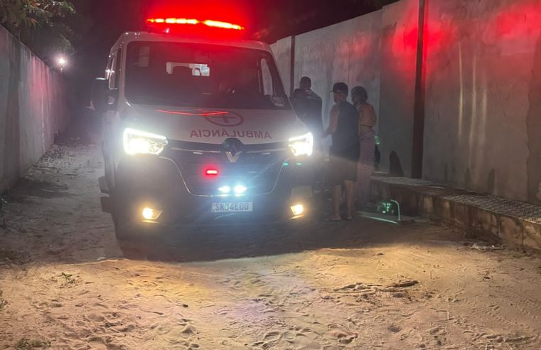 Homem é espancado por grupo após agredir mulher durante confraternização em Conceição do Coité; vítima sofre ferimentos graves