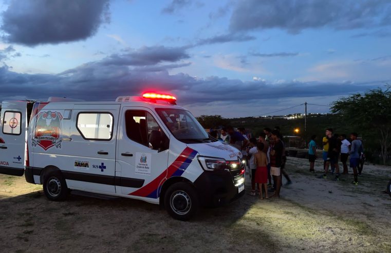 Menino de 10 anos sofre suspeita de fratura na perna após dividida de bola em partida de futebol em Conceição do Coité