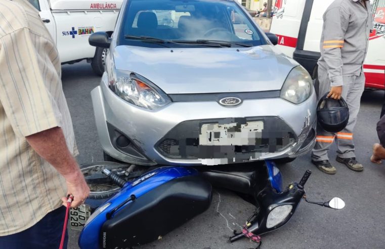 Casal é arremessado após colisão entre carro e moto em Conceição do Coité; vítimas foram socorridas por equipes de resgate