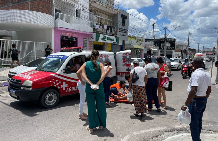 Jovem de 22 anos fica ferida em colisão entre carro e moto em Conceição do Coité; resgate foi acionado e vítima foi levada ao hospital
