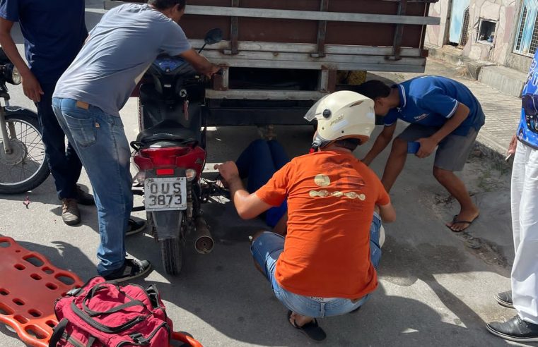 Jovem fica ferida após colidir moto na traseira de caminhonete estacionada em Conceição do Coité