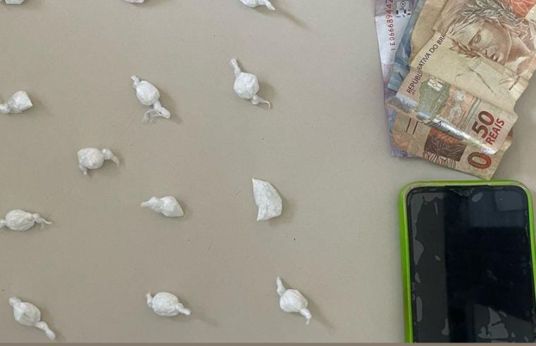 Mulher é presa por tráfico de drogas na zona rural de Valente após tentativa de fuga; PM apreende cocaína, dinheiro e celular