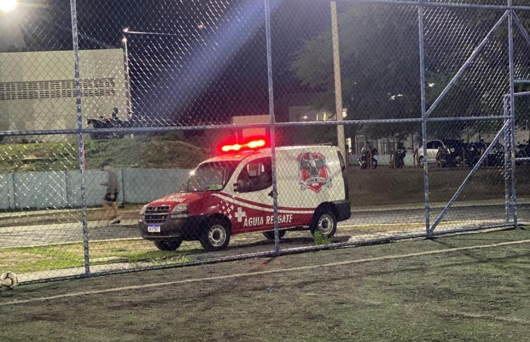 Jovem sofre suspeita de fratura na perna durante jogo de futebol em Conceição do Coité
