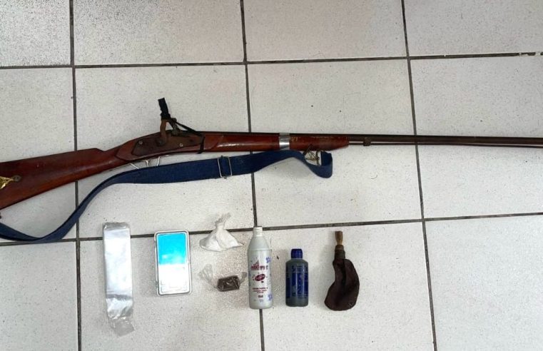 CETO apreende arma de fogo, drogas e materiais para tráfico em operação na zona rural de Conceição do Coité