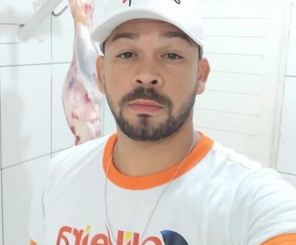 Motociclista morre após ser atingido por carro que trafegava na contramão em Queimadas; motorista fugiu
