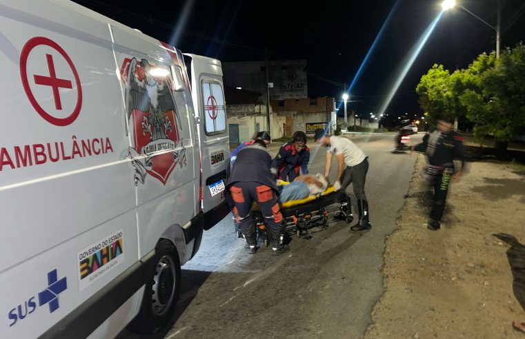 Acidente de moto na BA-409, em Conceição do Coité, deixa mulher ferida; vítima relata: “Tinha acabado de sair da igreja, o inimigo é sujo”.