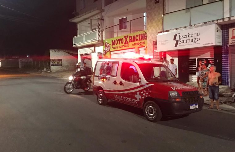 Mulher perde controle de moto e fica ferida após cair na Avenida Getúlio Vargas, em Conceição do Coité