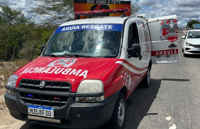 Motociclista fica ferido ao desviar de buraco e colidir com ambulância na BA-120, em Conceição do Coité