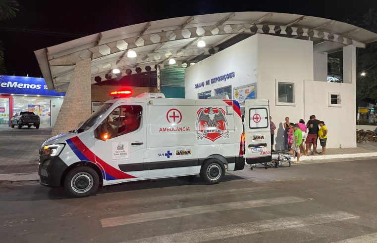 Jovem fica ferido após ser fechado por veículo na Praça da Babilônia, em Conceição do Coité; vítima teve fratura confirmada