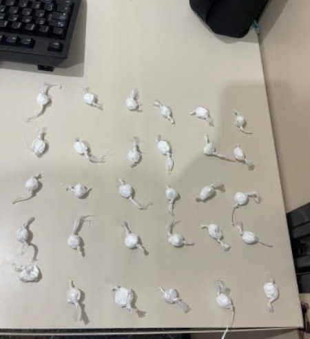 Homem tenta fugir de abordagem da CETO e é preso com 30 trouxinhas de cocaína no centro de Conceição do Coité
