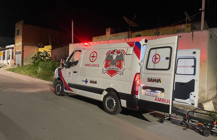 Pedestre fica ferido ao ser atingido por motocicleta enquanto atravessava rua em Conceição do Coité; condutor da moto também se machuca