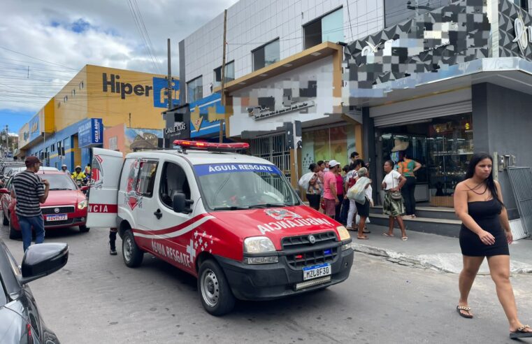 Funcionária fica ferida após forro de gesso desabar em joalheria no centro de Conceição do Coité; vítima teve suspeita de fratura na clavícula