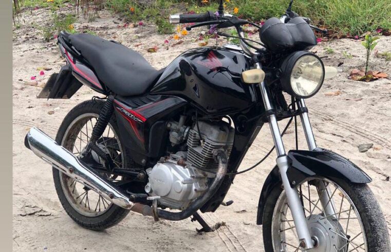 Moto é furtada em plena manhã no centro de Conceição do Coité; câmeras de segurança mostram ação do criminoso