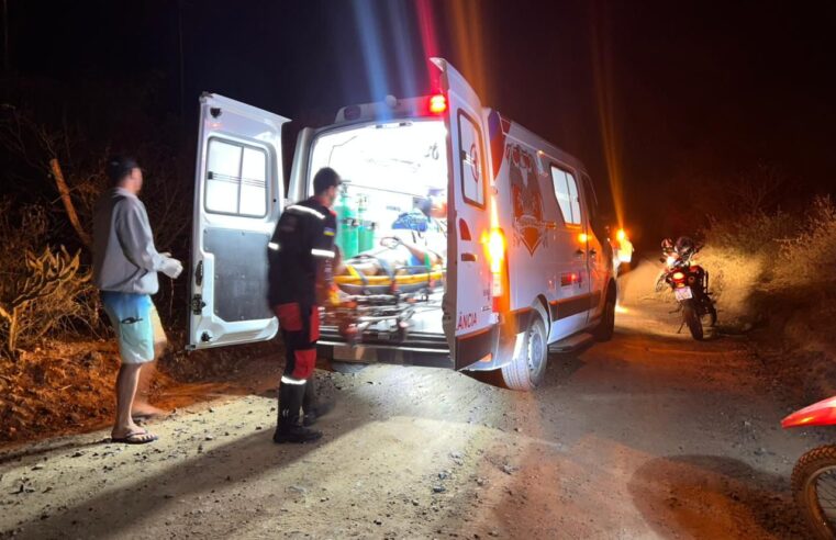 Homem fica ferido após perder controle de motocicleta e colidir em barranco na zona rural de Santaluz